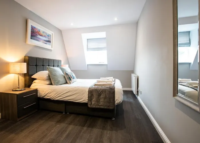 Urban Living\'S The Hopkins, Beautiful City Apartment With Private Parking