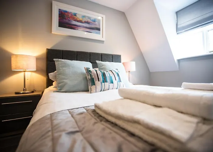 Urban Living\'S The Hopkins, Beautiful City Apartment With Private Parking