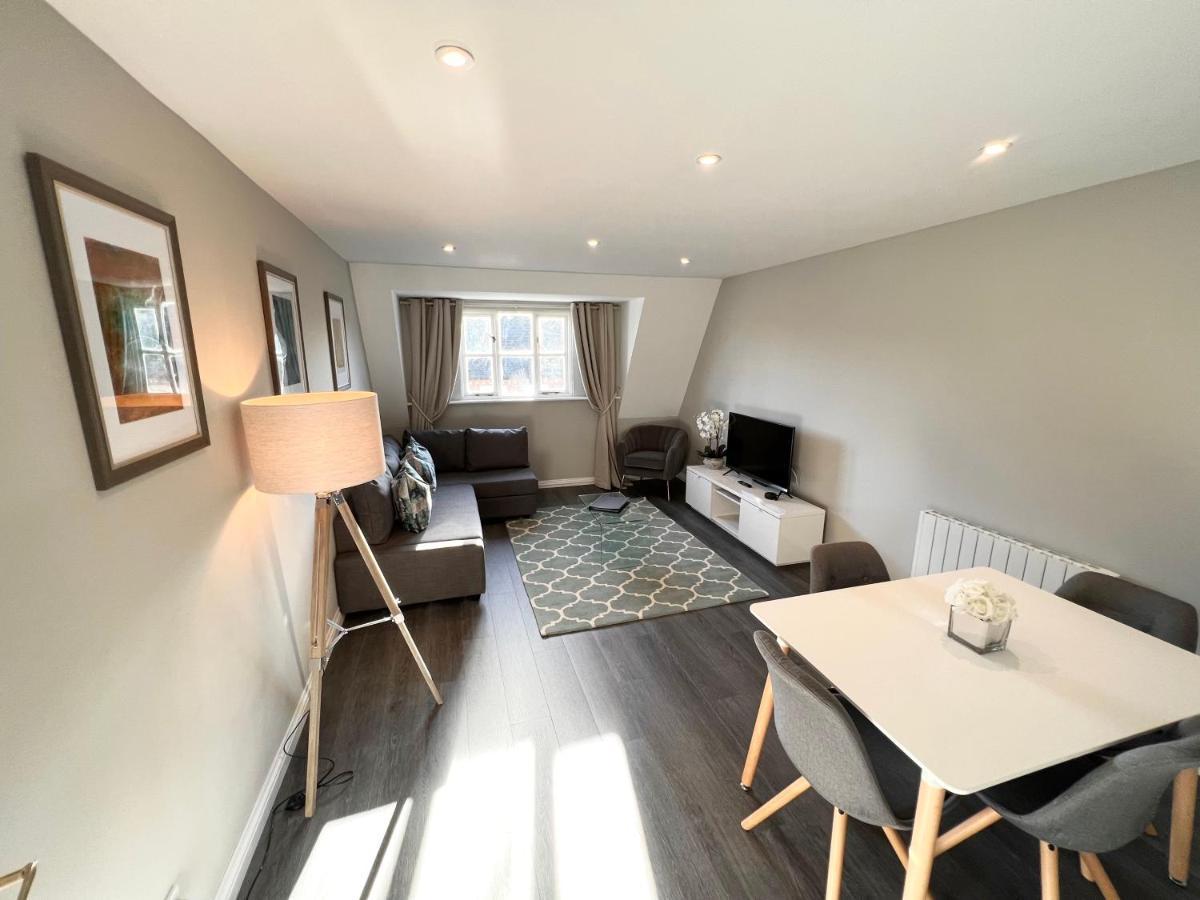 Urban Living's The Hopkins, Beautiful With Private Parking